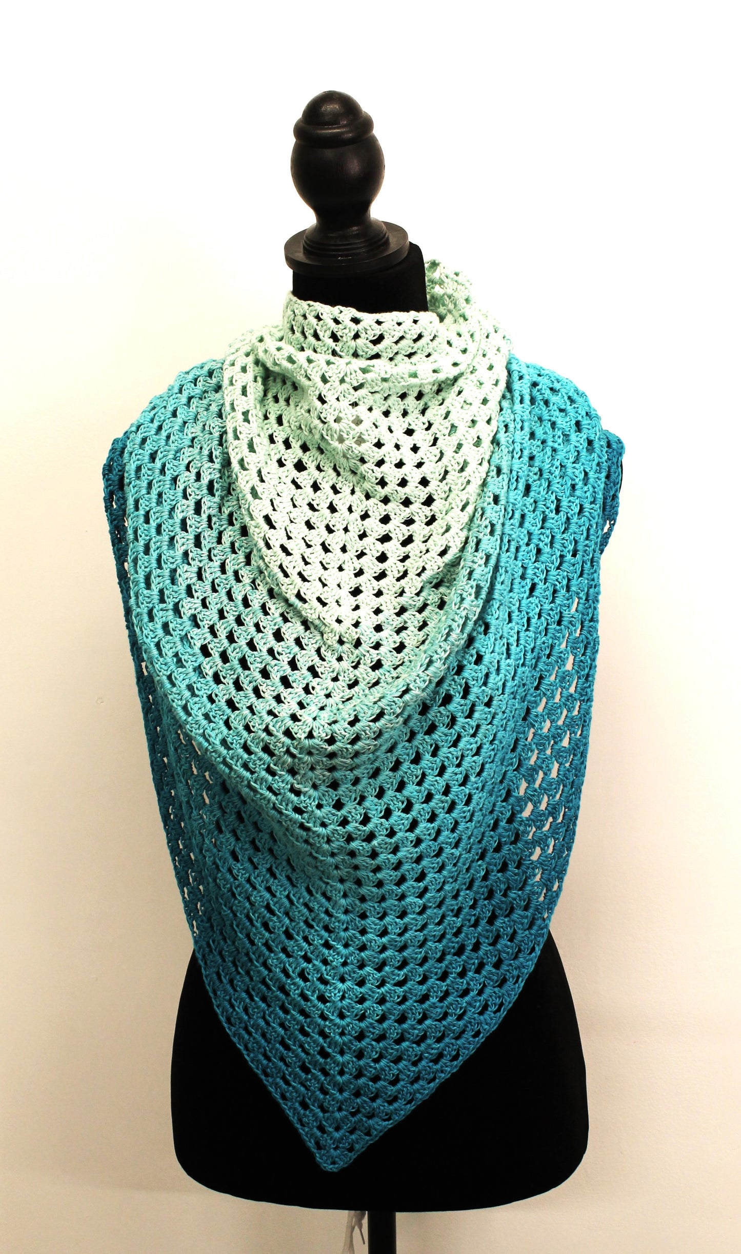 Triangle shawl (Ocean Blue)