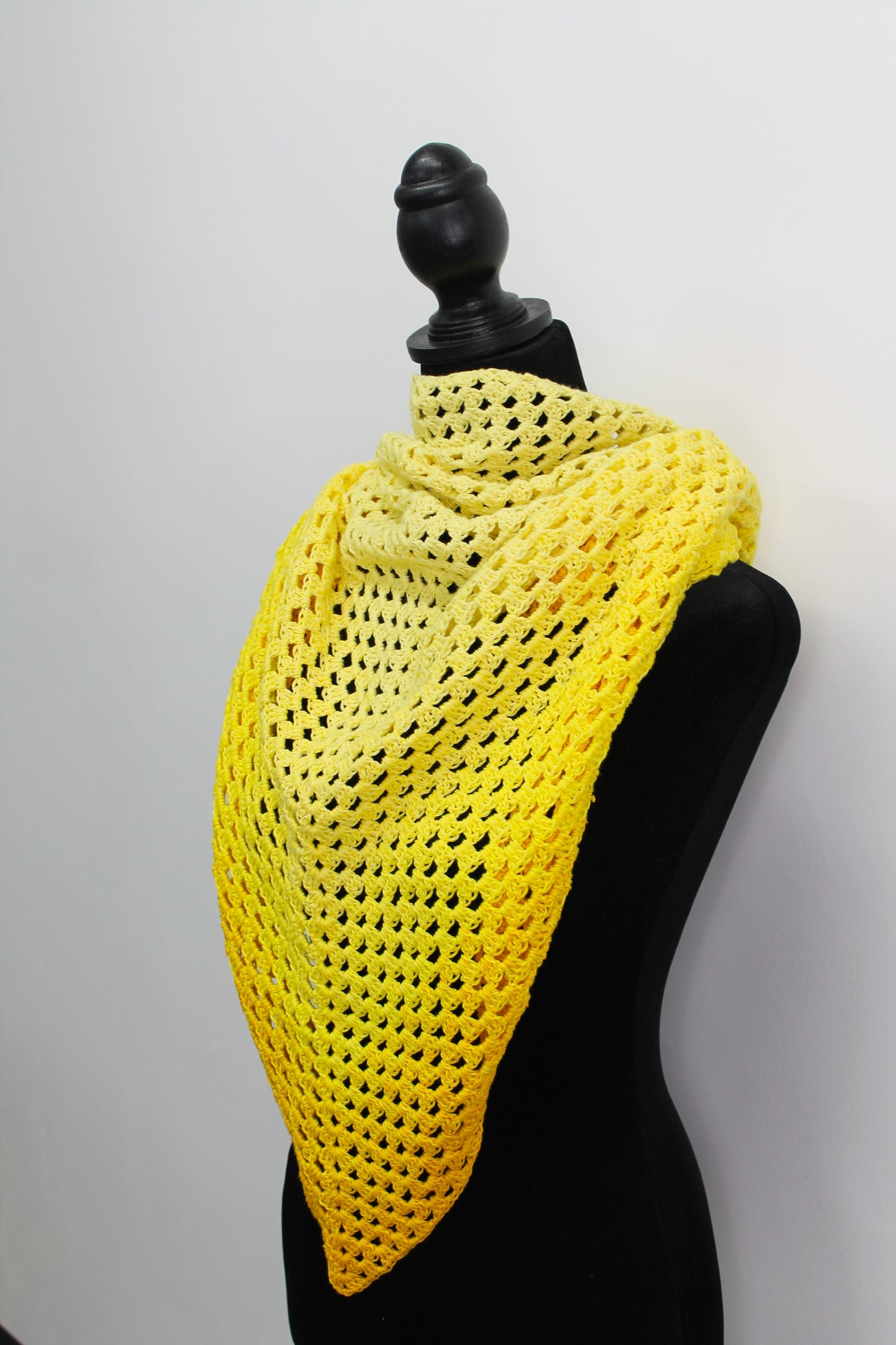 Triangle shawl (Summer Yellow)