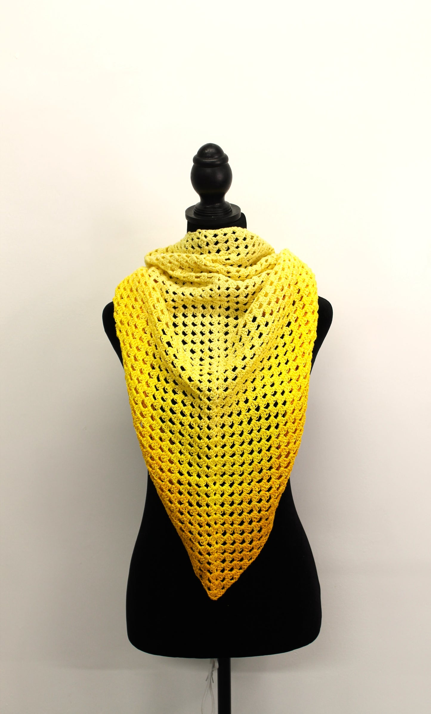 Triangle shawl (Summer Yellow)