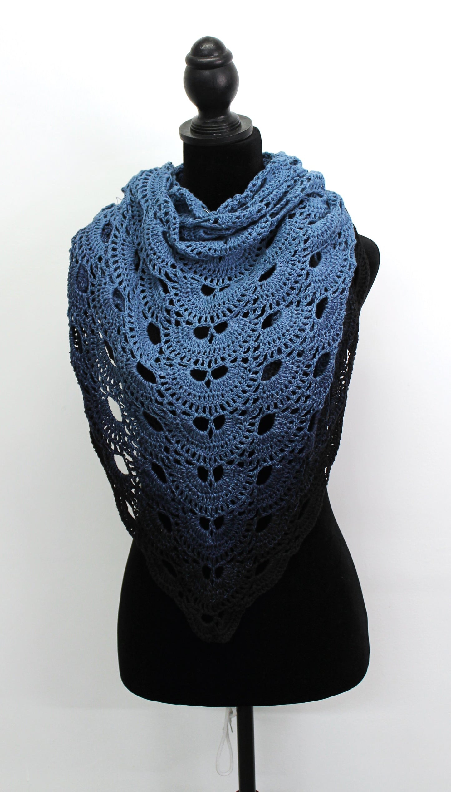 Lace shawl (Misty Blue)