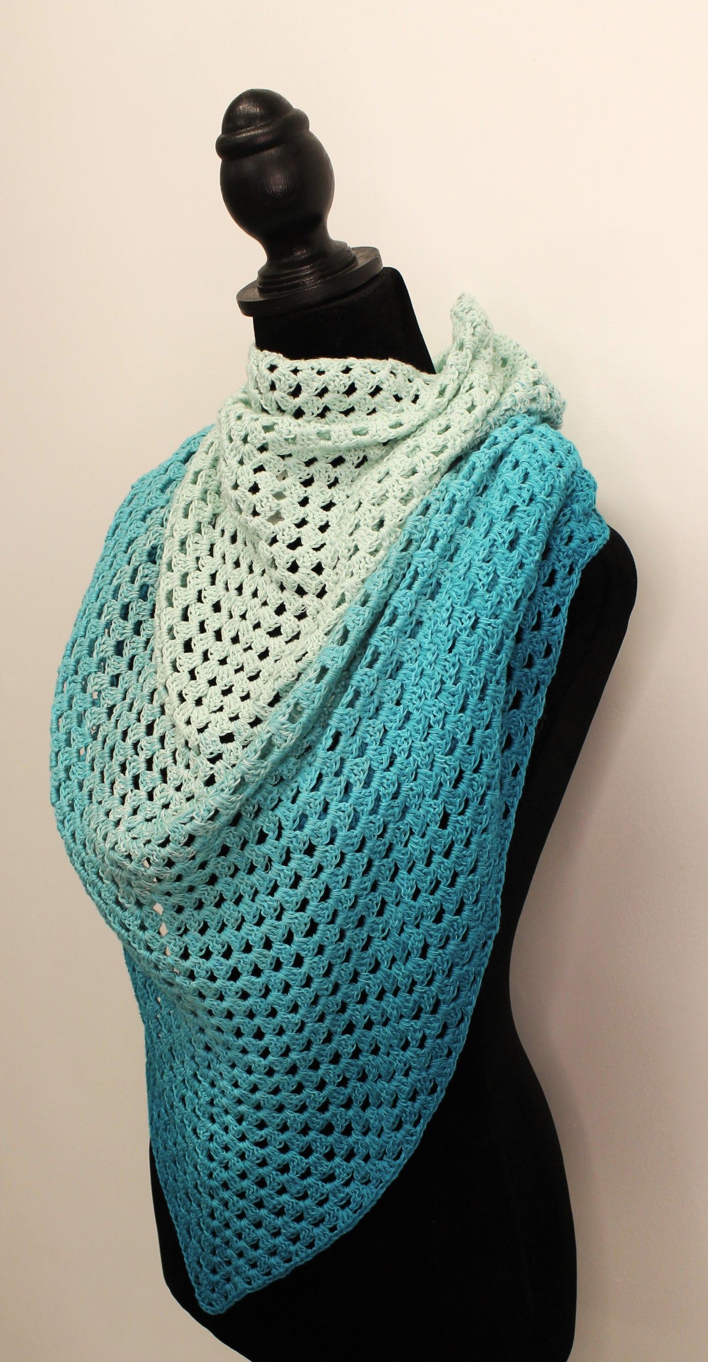 Triangle shawl (Ocean Blue)